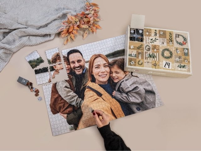 Bei der Verheiratung füllen wir Ihr gestanztes Fotopuzzle in die Geschenkbox.