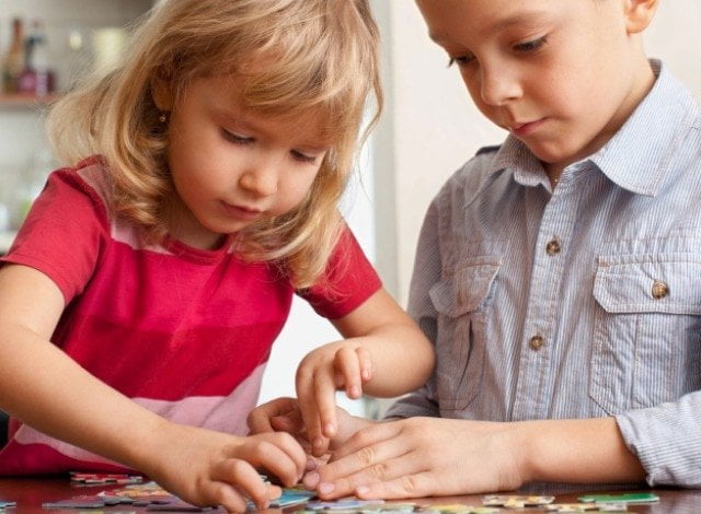 děti podpořit při skládání puzzlí